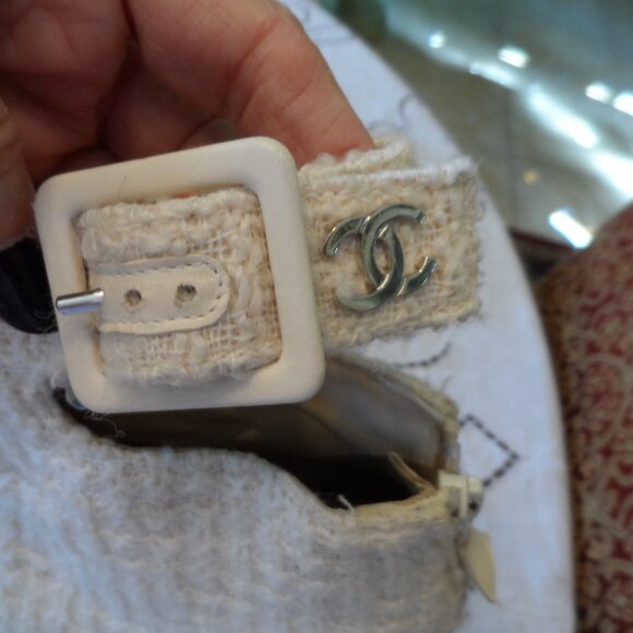 Chanel Ivory/Black Wool Tweed-Patent Leather Ankle Boots w/Buckle-Logo Size 39.5 - Picture 7 of 16